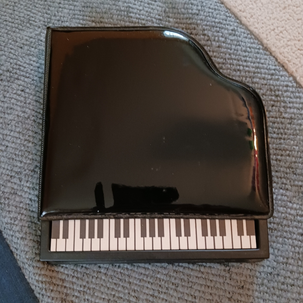 Piano Notes 6"×6" Note/Memo Holder From Small World Greetings With Memo Sheets